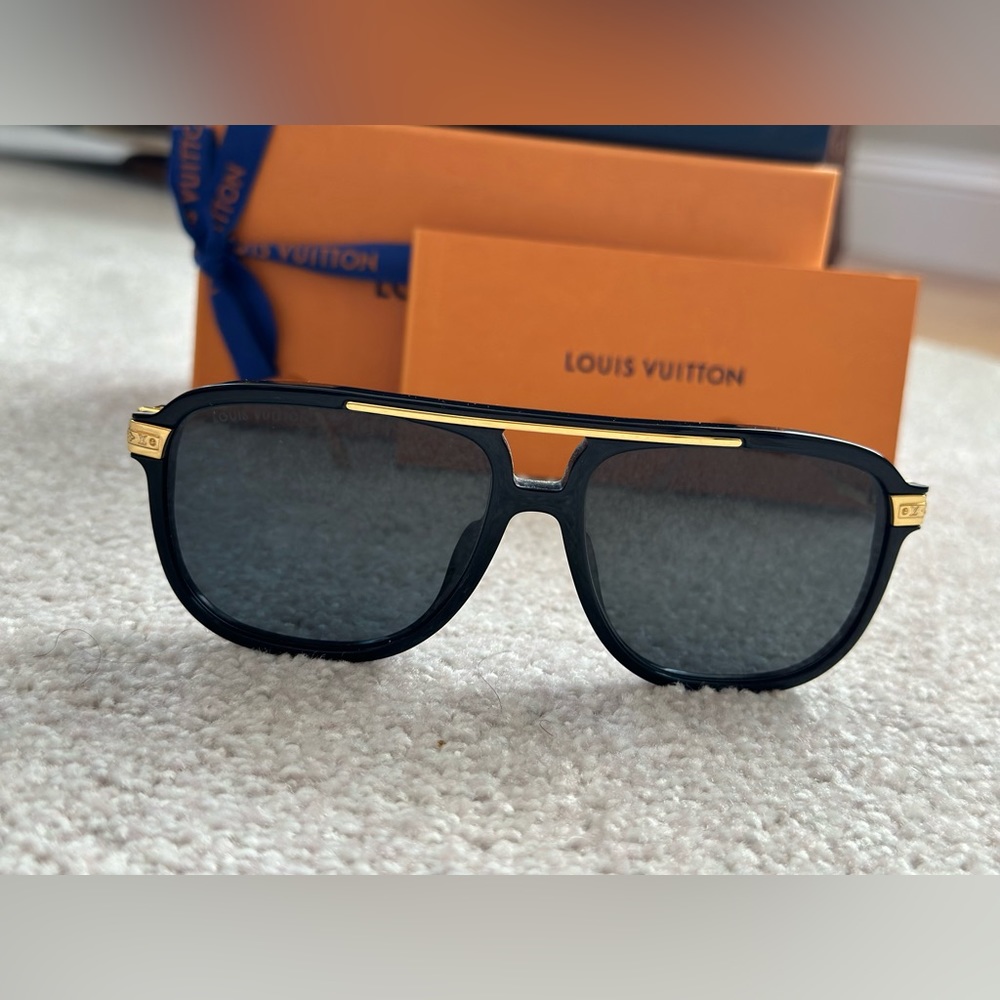 Authentic!!! Louis Vuitton Sunglasses New without tags